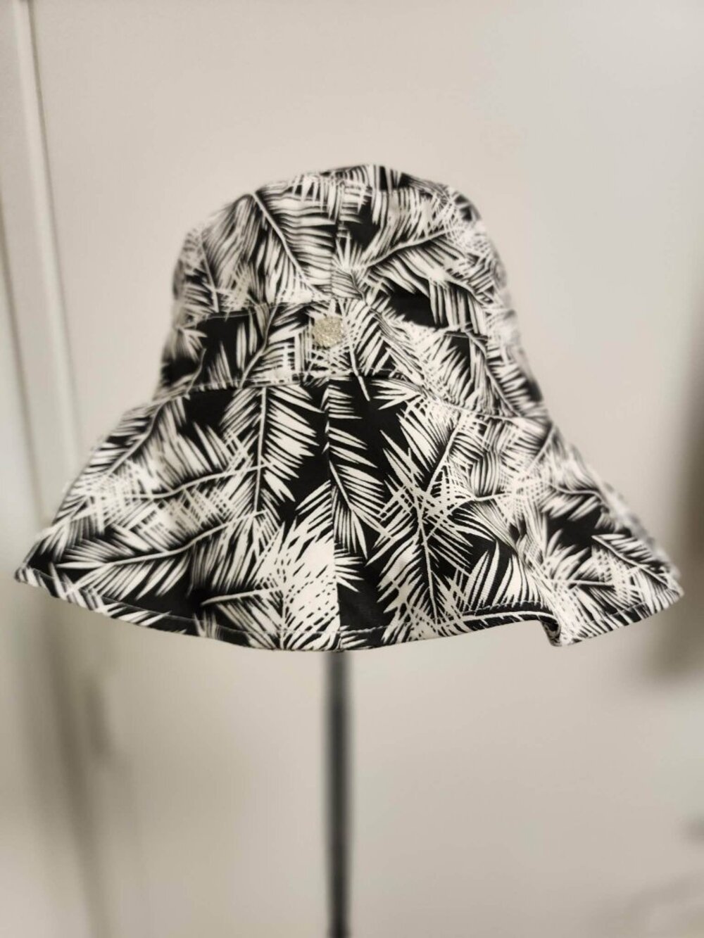 Vince Camuto Black & White Palm Print Bucket Hat | 100% Cotton | Beach Resort
